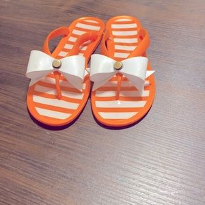 Plastic bow sandals